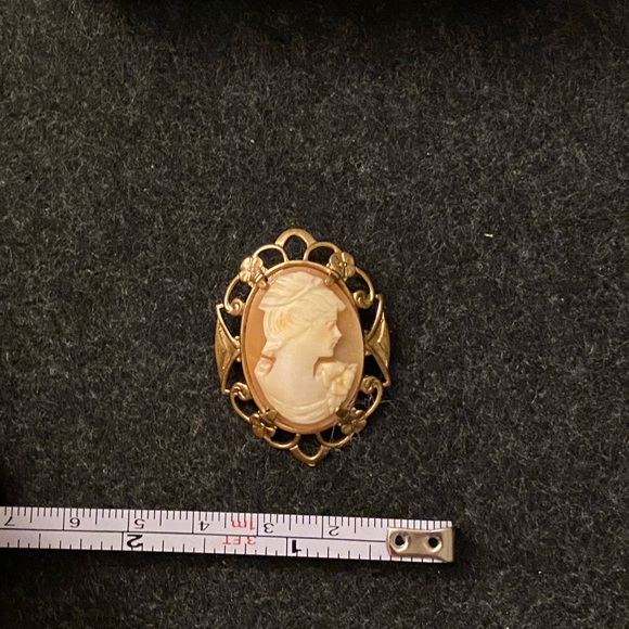 Authentic vintage shell cameo brooch with filigree frame - Picture 9 of 12